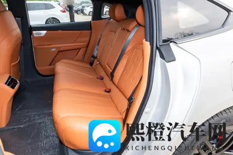 从日常通勤到短途自驾：东风奕派 eπ007 + 纯电 650 版的全能表现-2