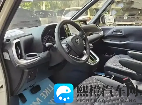 丰田杀疯了！埃尔法入门版跌破24万，3米轴距+8座太香了-1