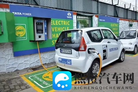 丁思聪雷蕾的精彩片段:汽车展惊爆眼球,明星联手打造未来科技盛宴-2