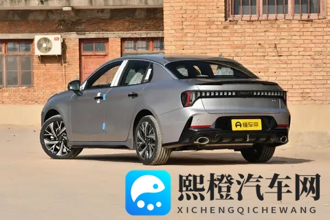 实拍领克03， 15T，标配154英寸大屏，油耗635L-1