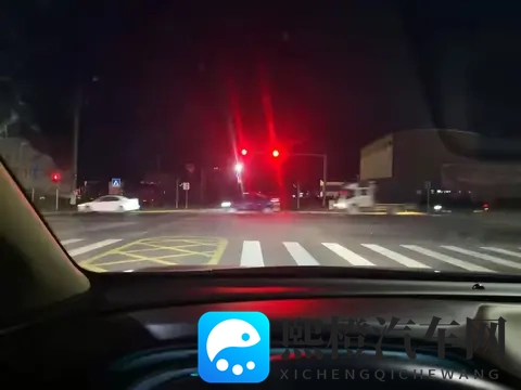 等绿灯有必要挂N挡吗?吃过亏的司机都这样做,安全又不伤车!-2