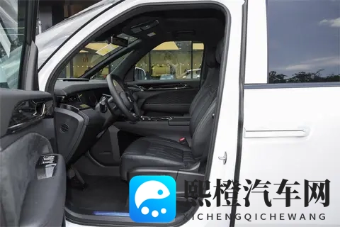 7座MPV选哪款？这款MPV空间大、续航长，还带冰箱！-3