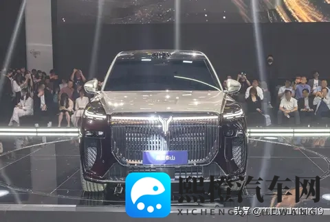 六座SUV第三排太挤?3120mm轴距神车让180cm壮汉秒变葛优躺-3