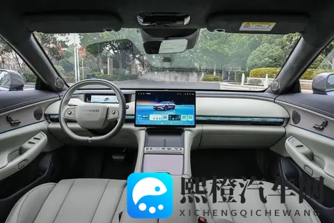 2025款星纪元ES增程版Ultra四驱旗舰:实力与智能兼备-1