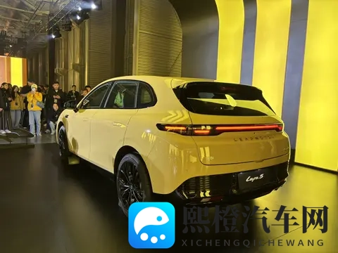 年轻人第一台电动小钢炮？零跑Lafa5预售1058万元起，零百6秒级-2