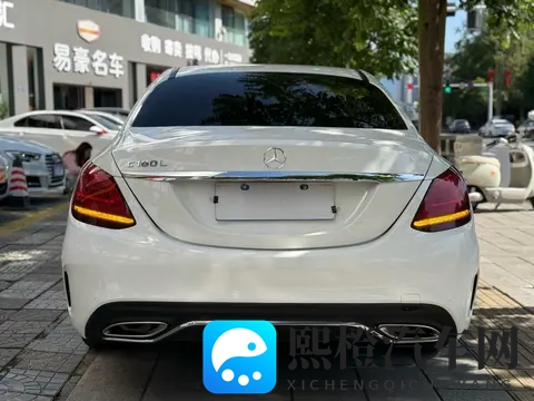 JuliaAnn与小伙子内射:性感女神与年轻男子激情床戏-2