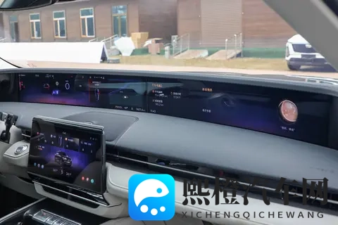 家用商务越野三不误 场地试驾2026款林肯航海家-3