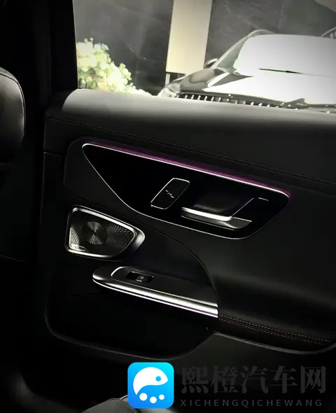 降价没换发动机,AMG C43慌了?性能车市场真变天了-3