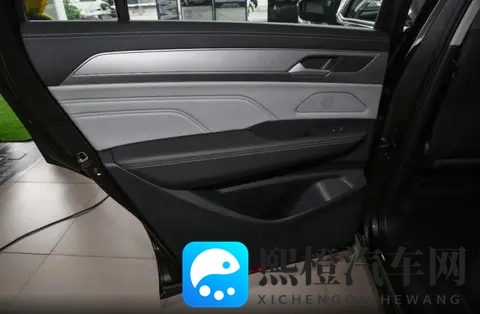 合资大五座SUV直降5万,后排空间比肩商务车,大众揽巡选购指南-3