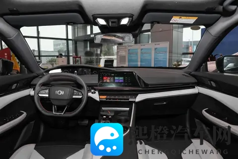 试驾长安启源A06:空间大配置高,家用选它准没错?-2