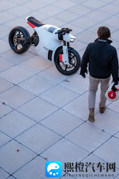 项目：ARES摩托车融合了科幻风格、模拟操控感和全电动性能-1