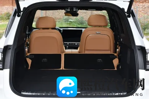 领克09燃油版:起步价不到20万,全系四驱,适合谁买?-2