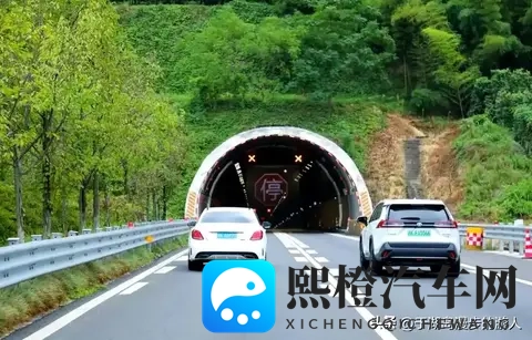 高速隧道遇“龟速车”？超不了别硬刚！交警亲授6招，新手安心过-3