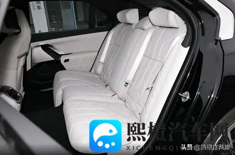 宝马7系919万起售，配置升级却砍掉四驱-3