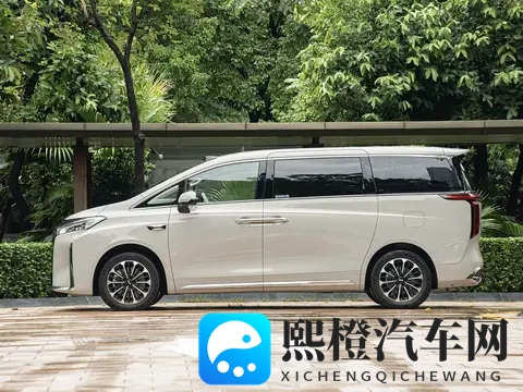 这款插混MPV不足29万起！配激光雷达+四块大屏，后排独立航空座椅-2