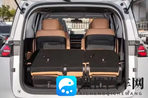 10万级家用MPV新选择!7座大空间+电滑门,家用太香了-1