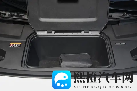 极氪009:国产高端MPV的崛起,比库里南还霸气?-3