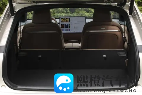 行业首创智控地暖，智己LS9售3228万起！-1