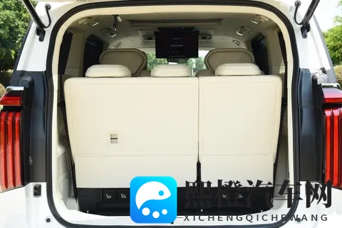 中大型MPV再添“狠角色”,标配四驱+128线激光雷达,2858万起-2