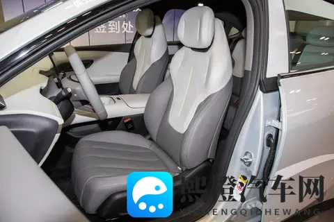 无框车门 + 零重力按摩椅，深蓝 L06 才是 Z 世代梦中情车？-3