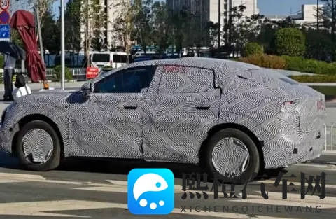 小鹏MONA SUV谍照曝光!轿跑SUV风格,将于2026年推出-1