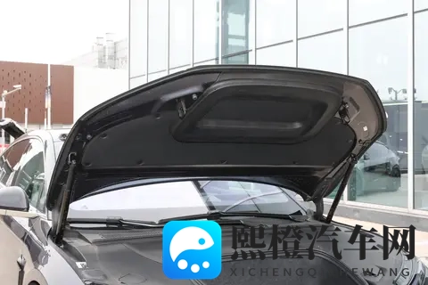 蔚来ET9底牌全亮：全域900V+5nm自研芯片，78S除了车标还剩什么？-2