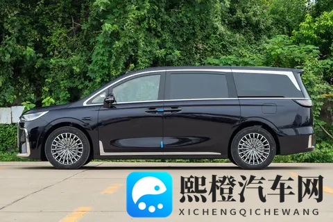 家用MPV的新选择，2026款岚图梦想家升级，配电动侧滑门+航空座椅-2