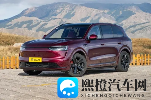 30万级家用六座SUV,最近俩硬货正面刚,选谁得把参数扒准-3