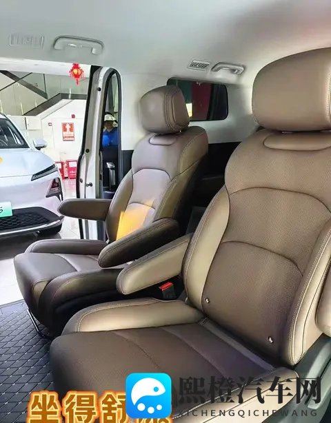 五菱星光730：768万起的7座MPV，凭什么预售1小时订单破万？-3