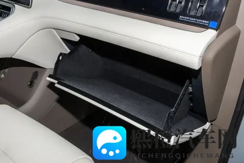 拒绝“凑合”!腾势N8L:带 N9 同款黑科技,家庭用户会买账?-1