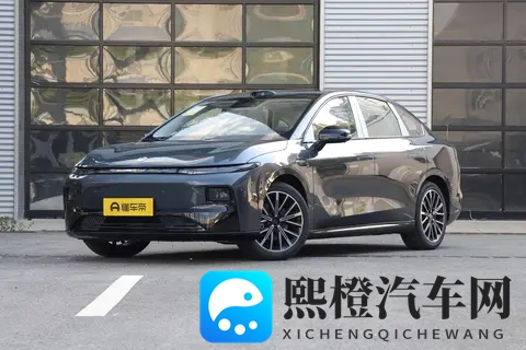 10万级轿车新选择！空间大，续航稳，配置高，零跑B01家用真香！-1