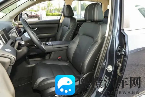 蓝电 E5 PLUS ，12万级插混SUV，带四驱、后排大屏，预售限时优惠2万-3