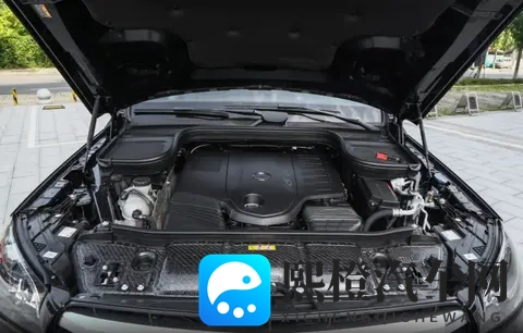 2026款奔驰GLS上市，入门车型配置提升，售价不变依旧自信-1