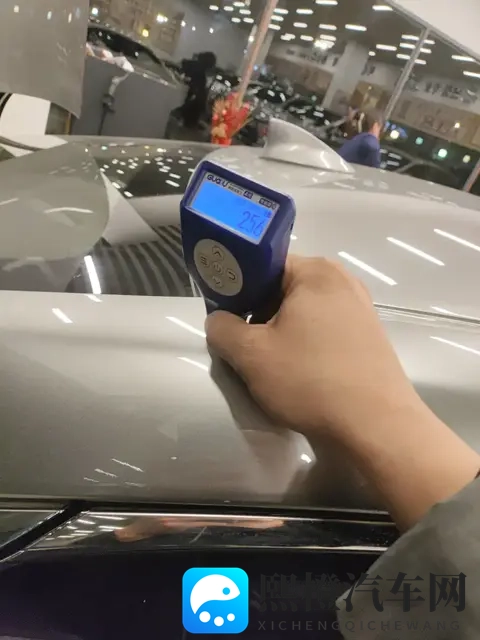 打扑克男女剧烈运动：汽车新玩法：娱乐运动两不误，生活新风尚来袭-3