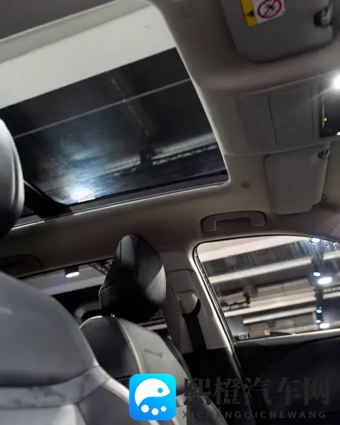 全新一代丰田RAV4插混版实车亮相 配25L动力 若国产能卖得好吗?-1