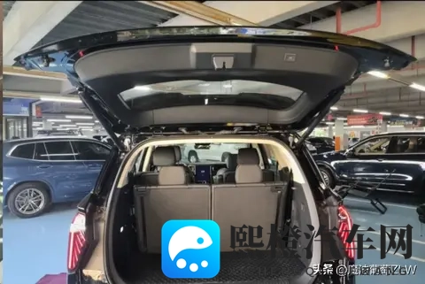 红旗HS7六座火了 有人夸它家用神车 有人骂智能太拉胯 到底谁在说谎-3