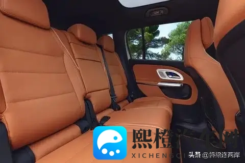 奔驰GLB换代跌破30万？三联屏星空顶全给齐-2