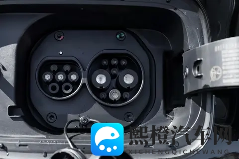 汽 _ 柴 _ 混动三动力！2498 万起的新款坦克 400 诚意够吗？-3