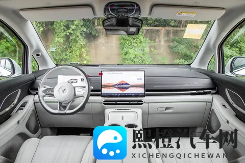 高端MPV怎么选?试驾26款岚图梦想家,空间大动力足-3