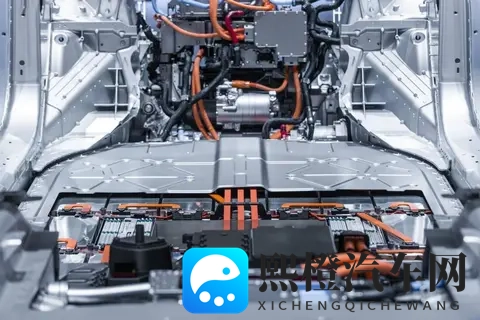 三元锂 vs 磷酸铁锂：动力电池的“巅峰对决”，性能和安全能兼顾？-3