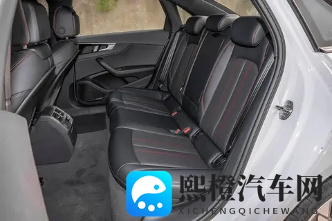 同为豪华燃油家轿，雷克萨斯ES 硬刚奥迪A4L，谁更胜一筹？-3