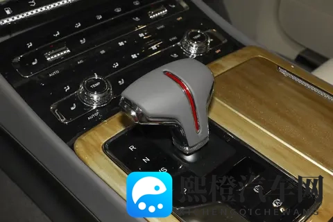 3D人跟各种怪物做：3D人物挑战百怪争霸战-1