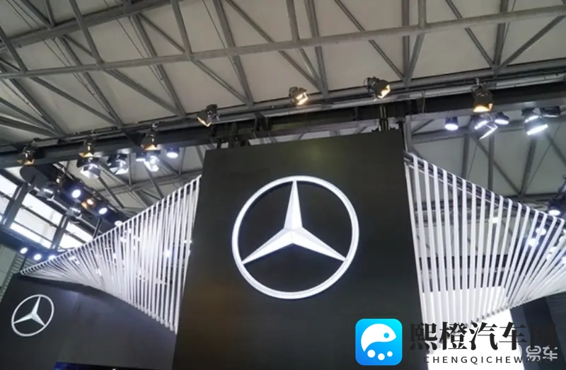 奔驰 GLB 新内饰被喷 “廉价，网友怒怼 被国产带偏-1