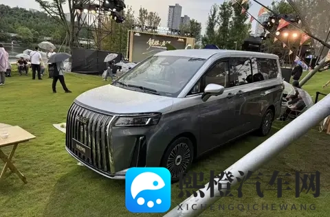 北汽制造锐胜 M8 中大型 MPV 将于 11 月 5 日预售-2