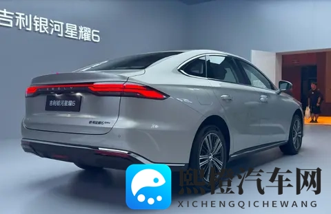 入门60公里纯电续航,星耀6看似鸡肋,但一口价688万起是大招-3