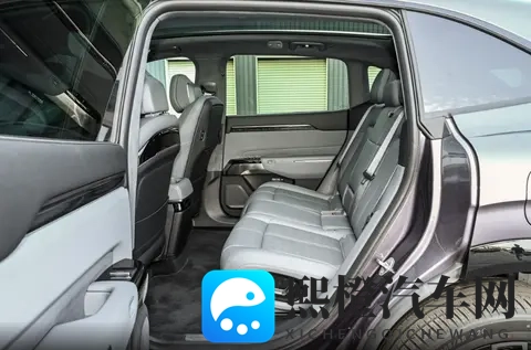 售价2298万起，配900V快充+8295芯片，极氪7X焕新版升级了哪些？-3