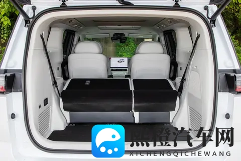 26款岚图梦想家：省心的MPV该这样选，多场景全能才叫真香-2