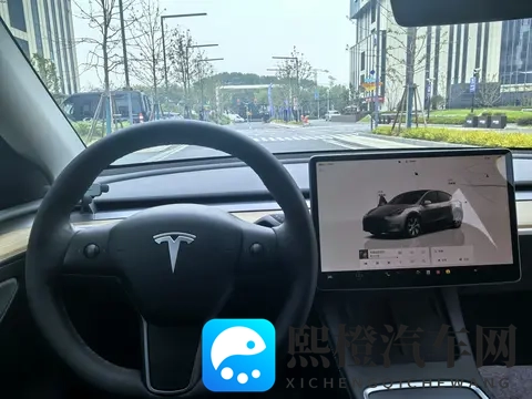 15万不到拿下代步神器?22年特斯拉Model Y,通勤家用都合适-1