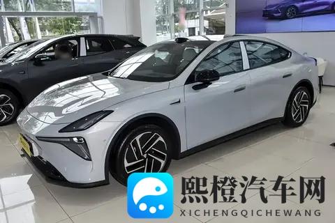 全景影像、后驱布局，还有激光雷达，这台车的定位有点意思-1