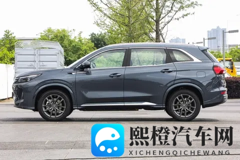 这台 SUV 在 “搞事情”！12 万配齐长续航 + 四驱，同级慌了-3